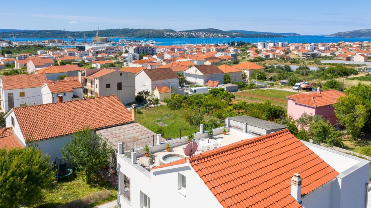 Luxury Apartment With Garden Jacuzzi And Wellness Trogir Extérieur photo