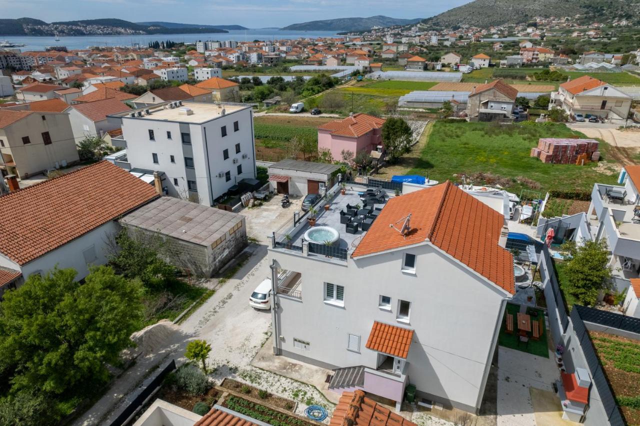 Luxury Apartment With Garden Jacuzzi And Wellness Trogir Extérieur photo