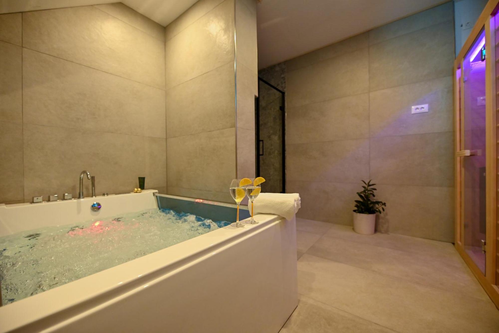 Luxury Apartment With Garden Jacuzzi And Wellness Trogir Extérieur photo