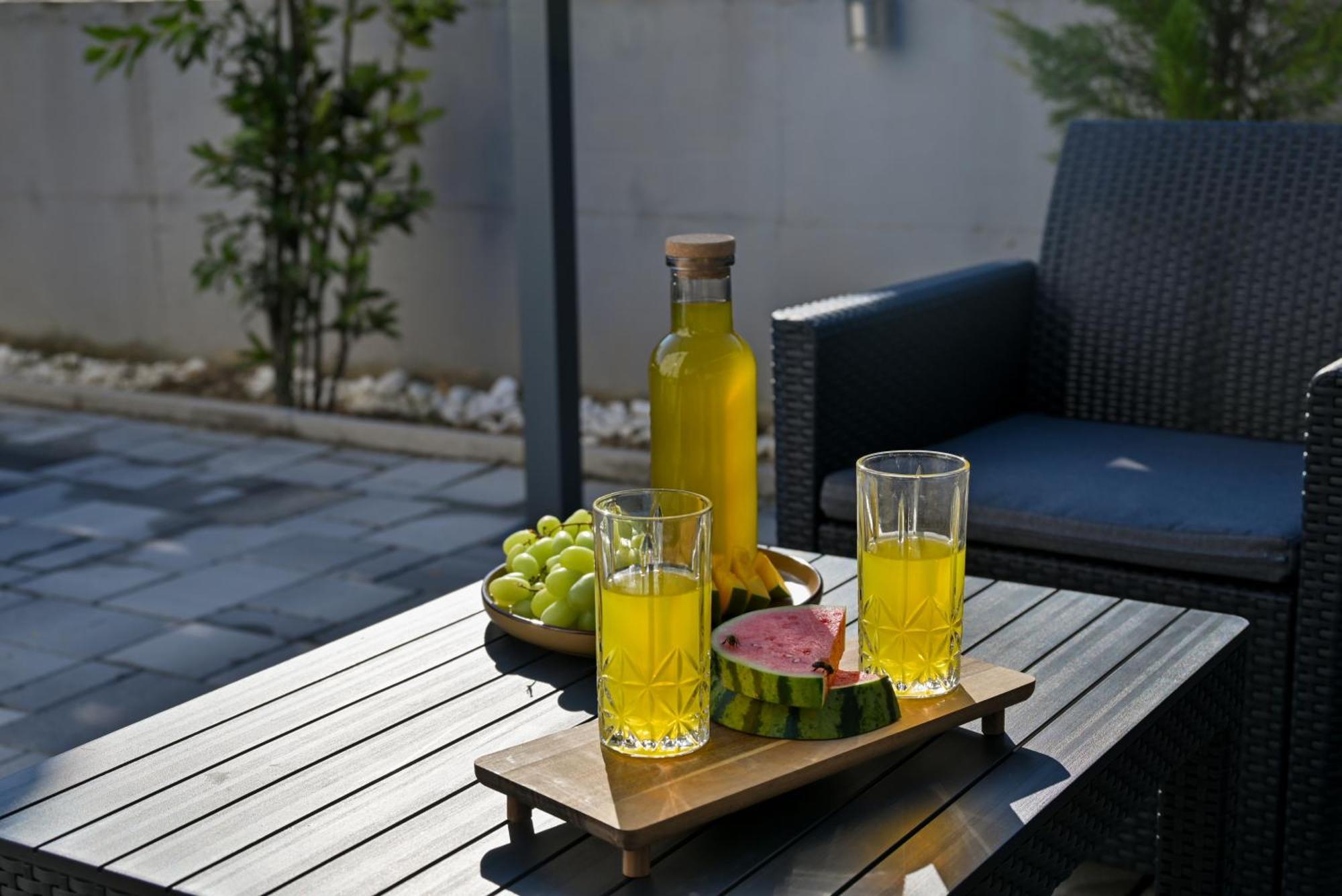 Luxury Apartment With Garden Jacuzzi And Wellness Trogir Extérieur photo