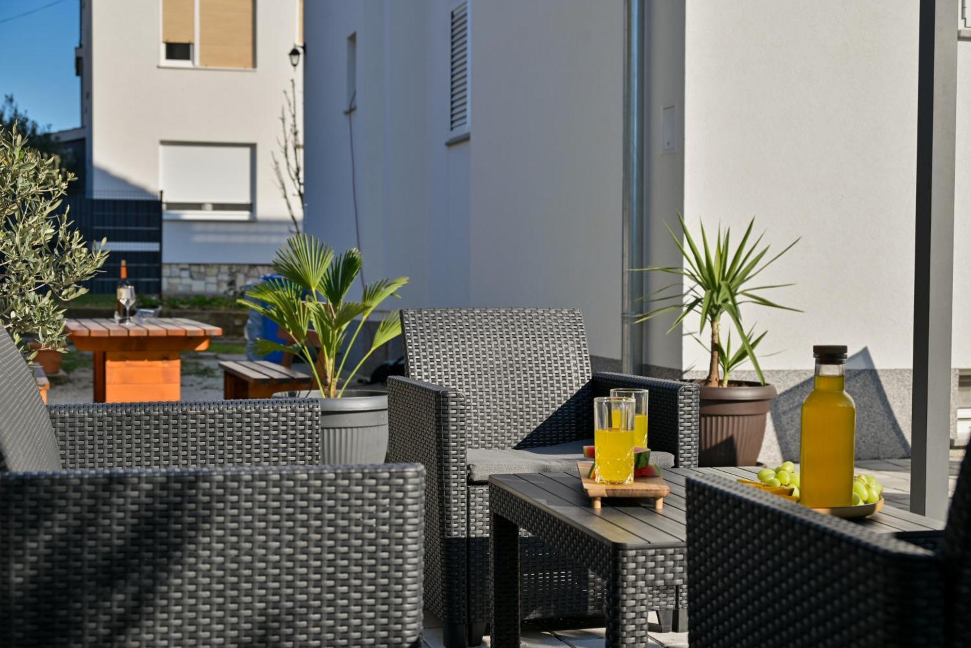 Luxury Apartment With Garden Jacuzzi And Wellness Trogir Extérieur photo