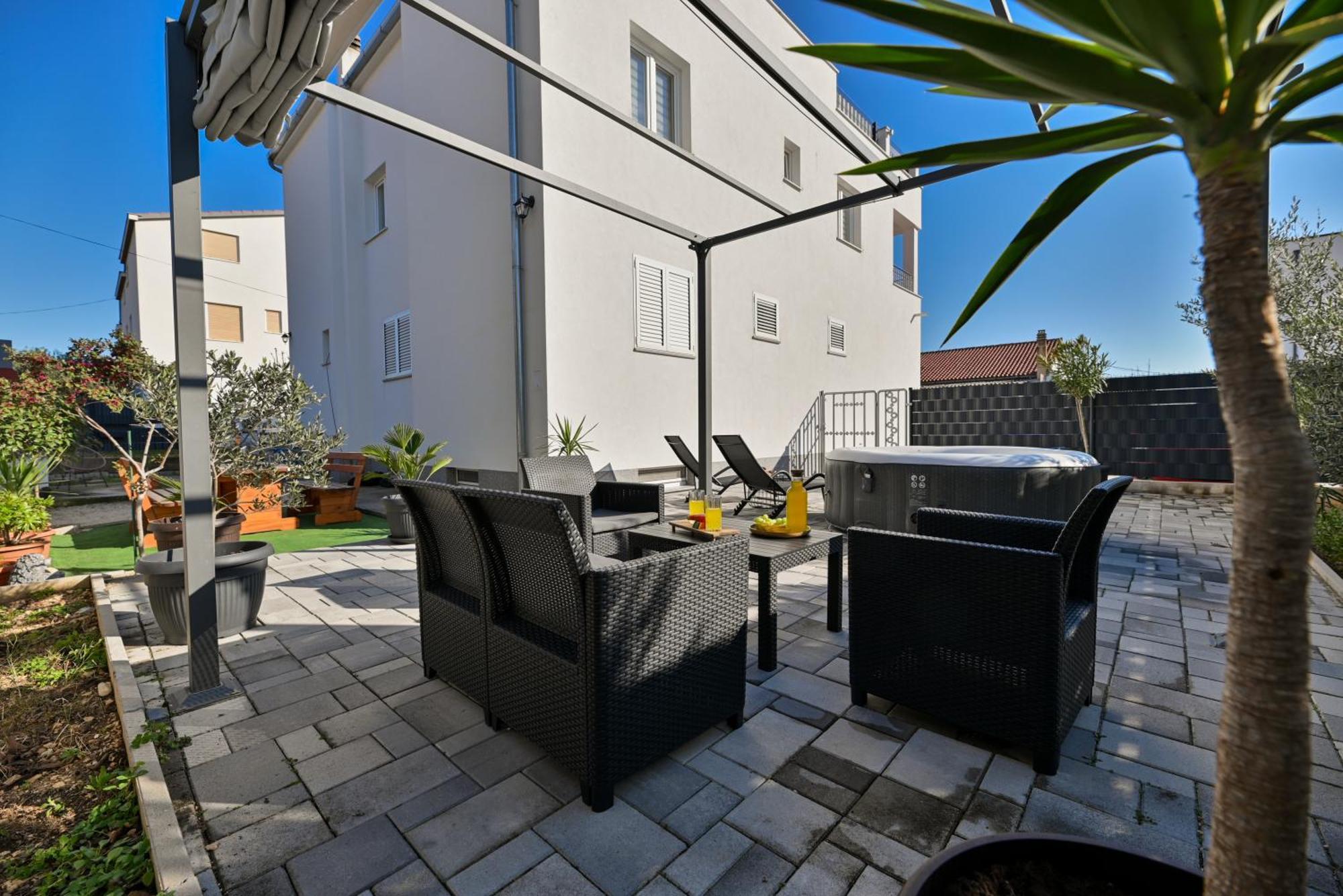 Luxury Apartment With Garden Jacuzzi And Wellness Trogir Extérieur photo
