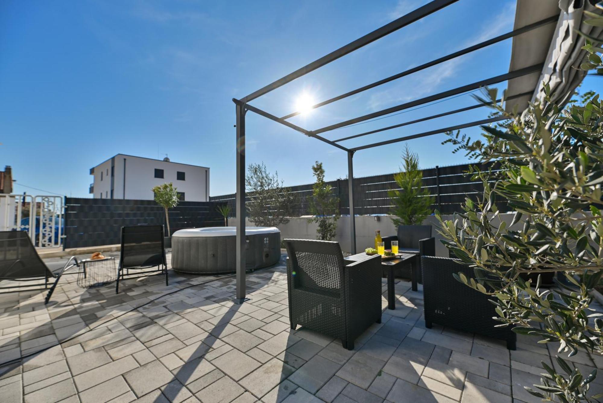 Luxury Apartment With Garden Jacuzzi And Wellness Trogir Extérieur photo