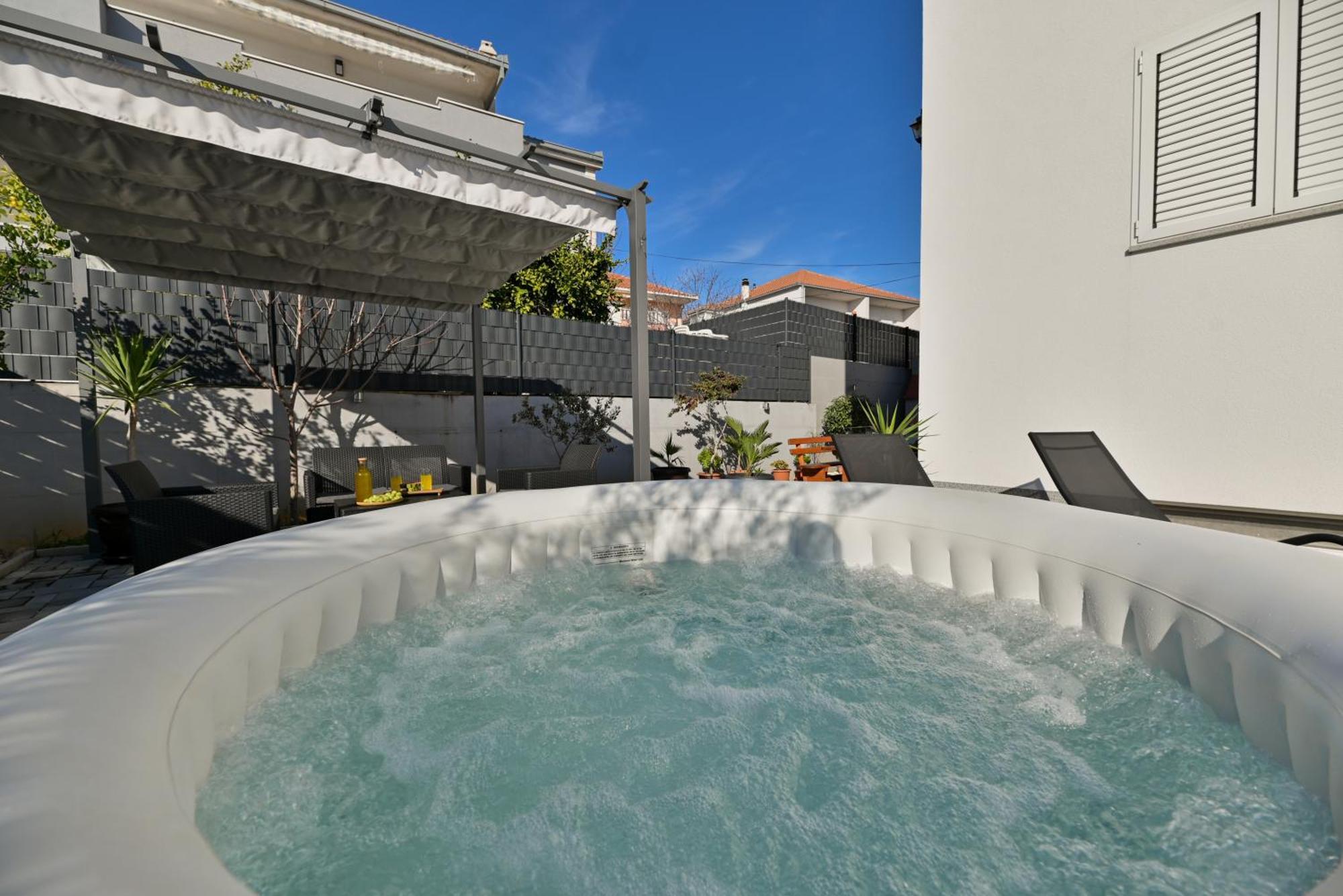 Luxury Apartment With Garden Jacuzzi And Wellness Trogir Extérieur photo