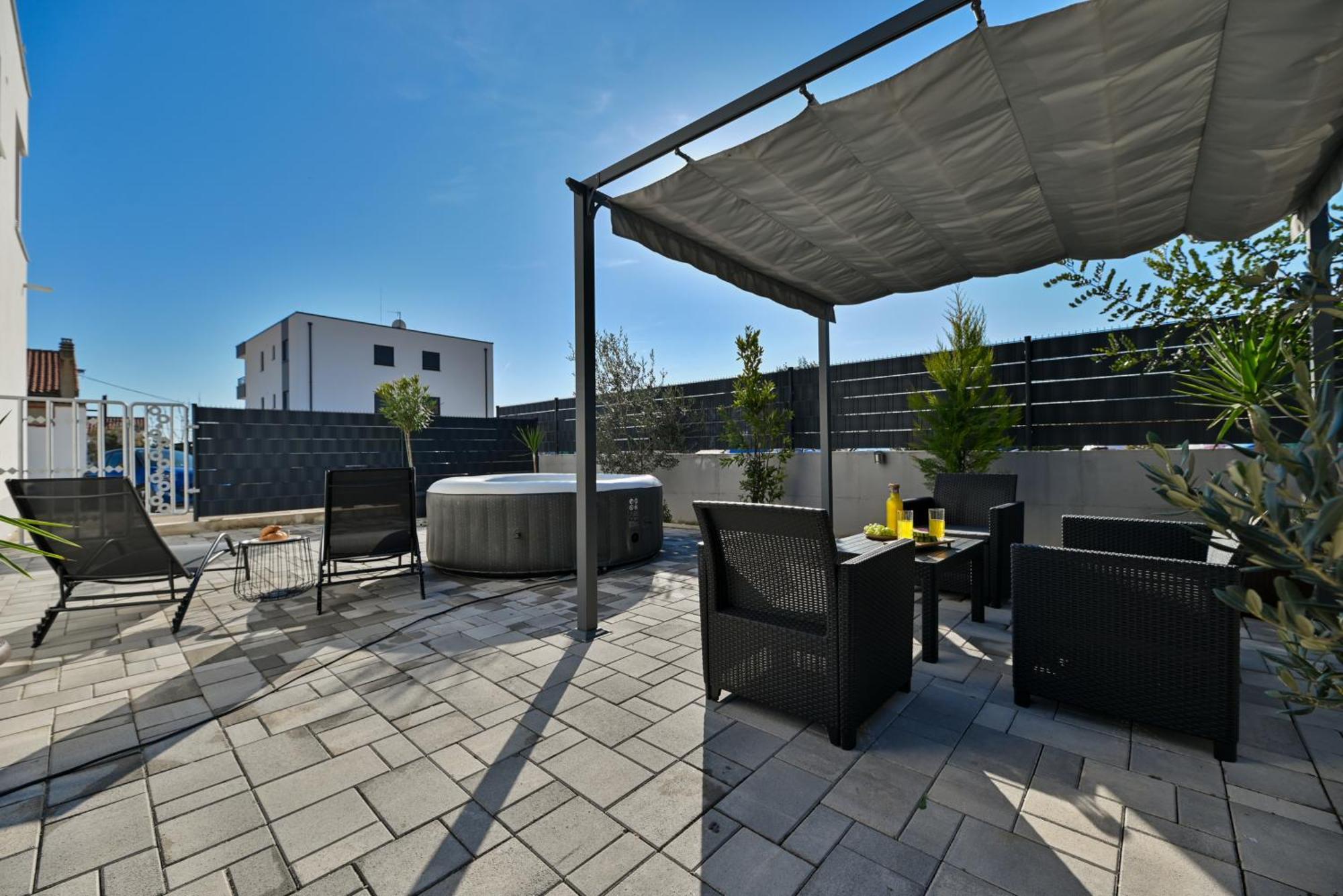 Luxury Apartment With Garden Jacuzzi And Wellness Trogir Extérieur photo