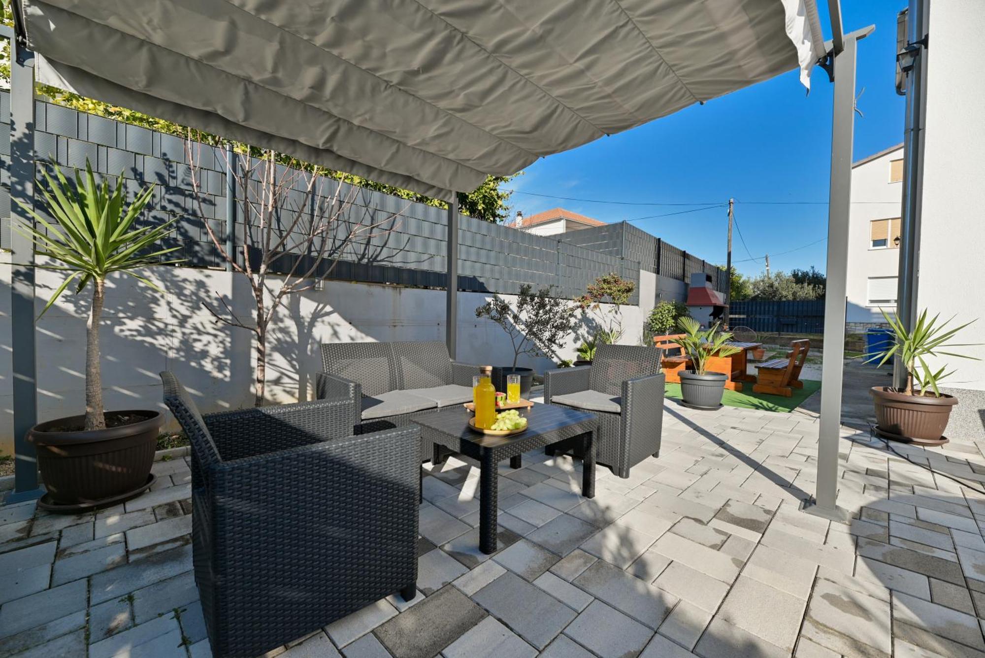 Luxury Apartment With Garden Jacuzzi And Wellness Trogir Extérieur photo