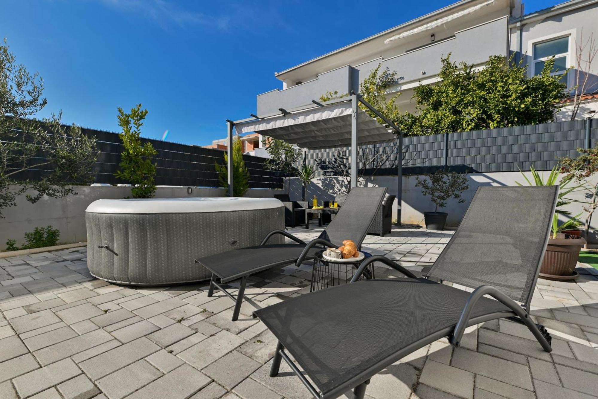 Luxury Apartment With Garden Jacuzzi And Wellness Trogir Extérieur photo