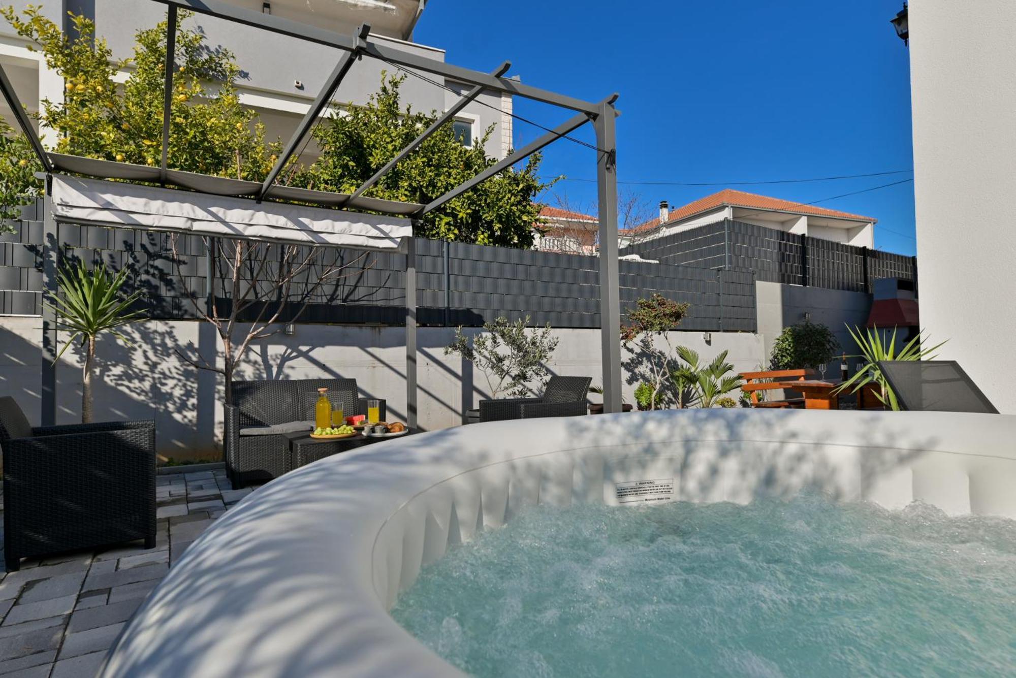 Luxury Apartment With Garden Jacuzzi And Wellness Trogir Extérieur photo