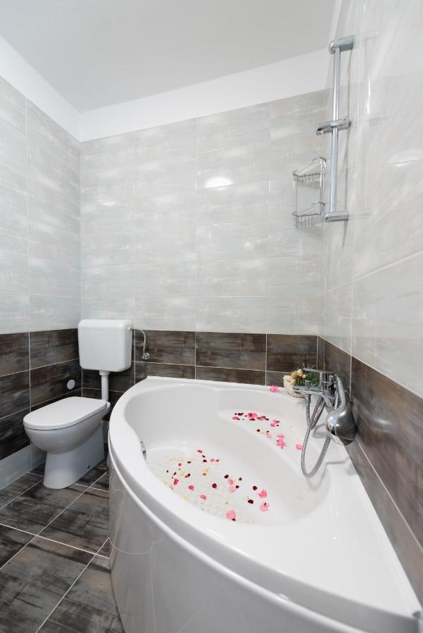 Luxury Apartment With Garden Jacuzzi And Wellness Trogir Extérieur photo