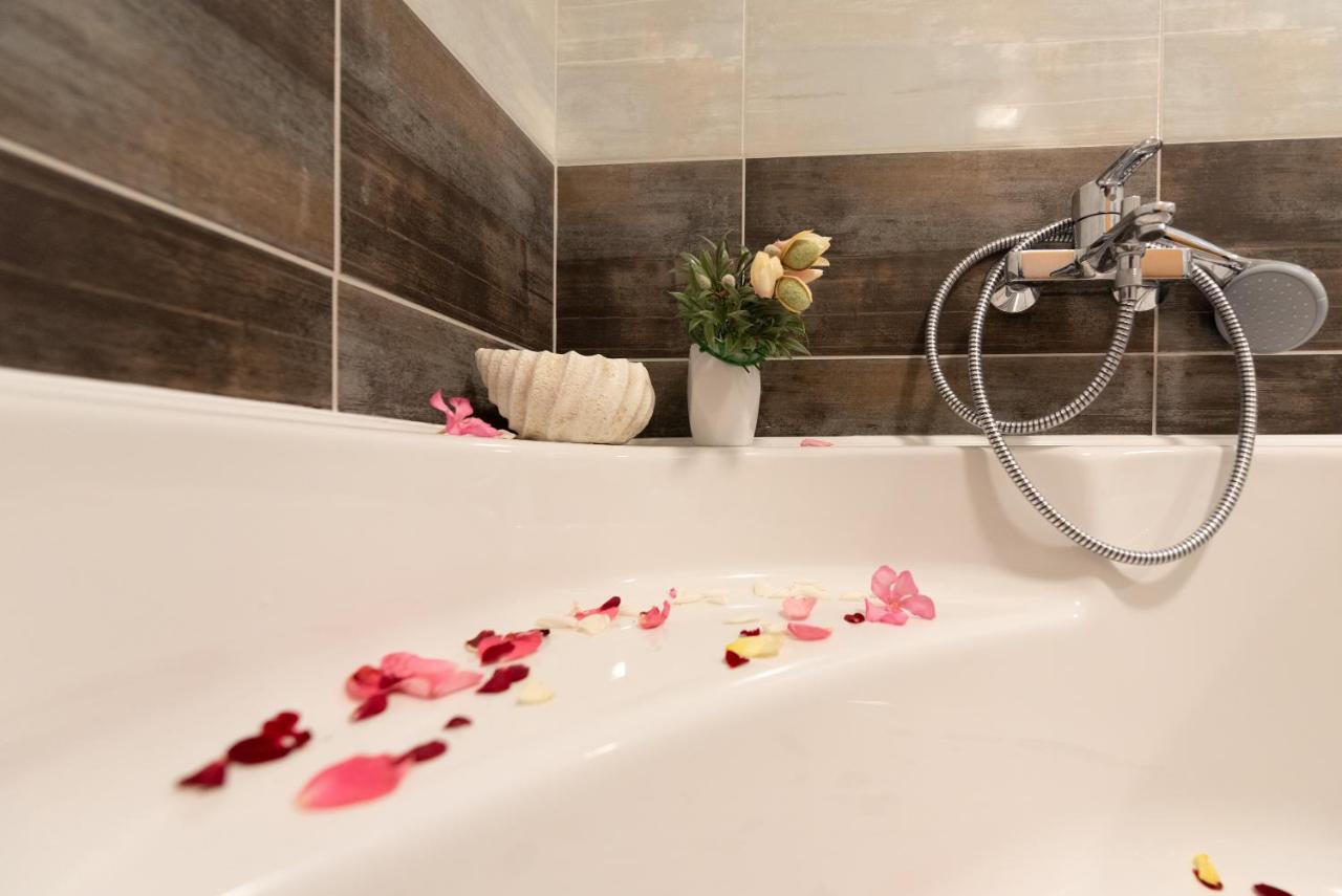 Luxury Apartment With Garden Jacuzzi And Wellness Trogir Extérieur photo